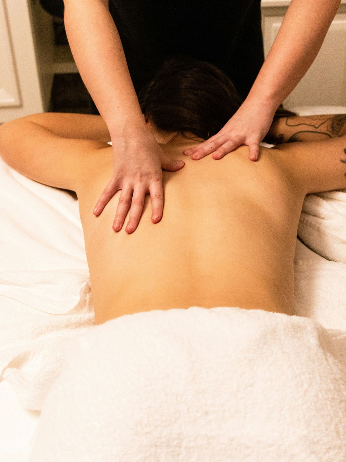 Ciclo di dieci massaggi svedesi express su trapezi e spalle