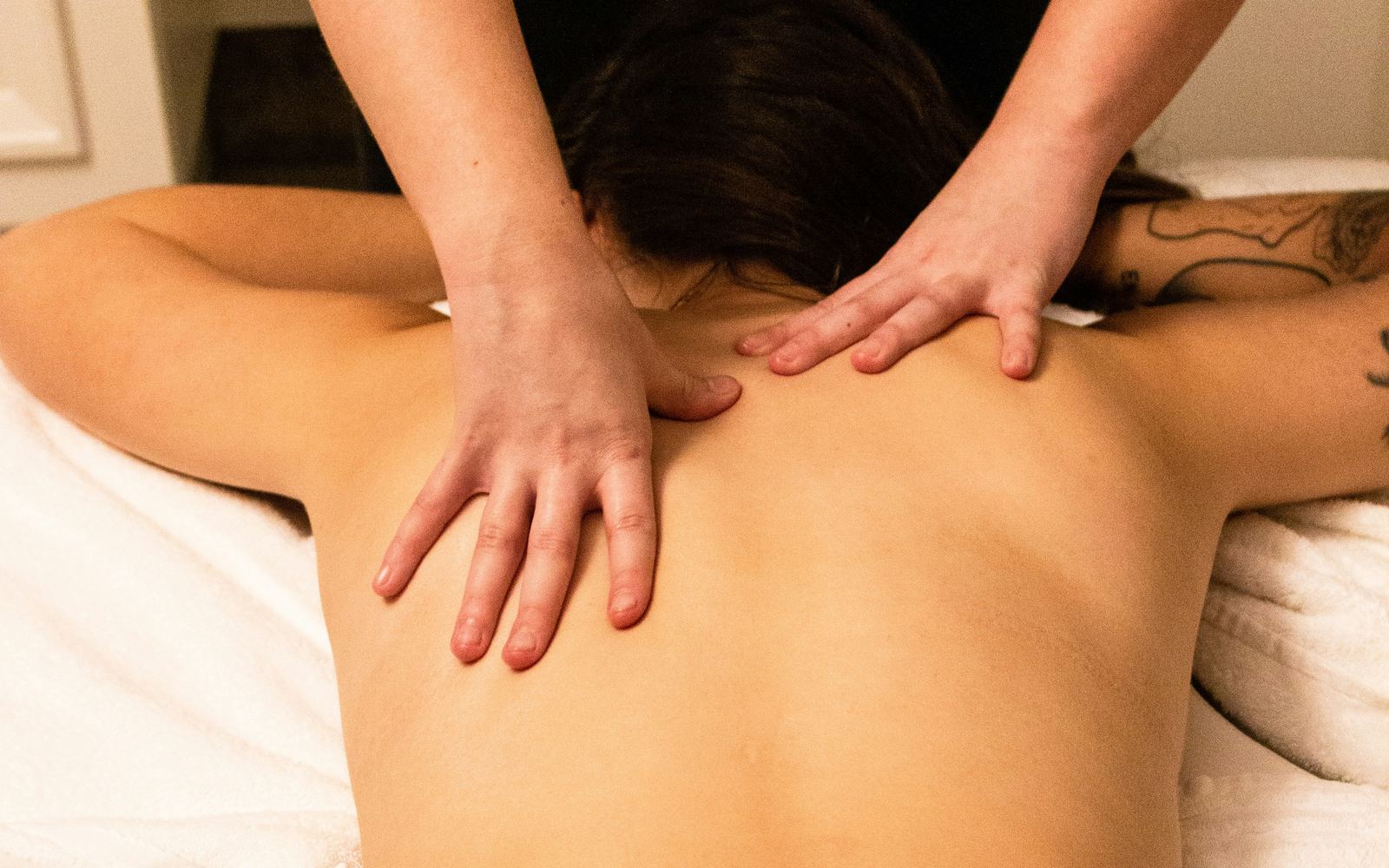 Ciclo di dieci massaggi svedesi express su trapezi e spalle